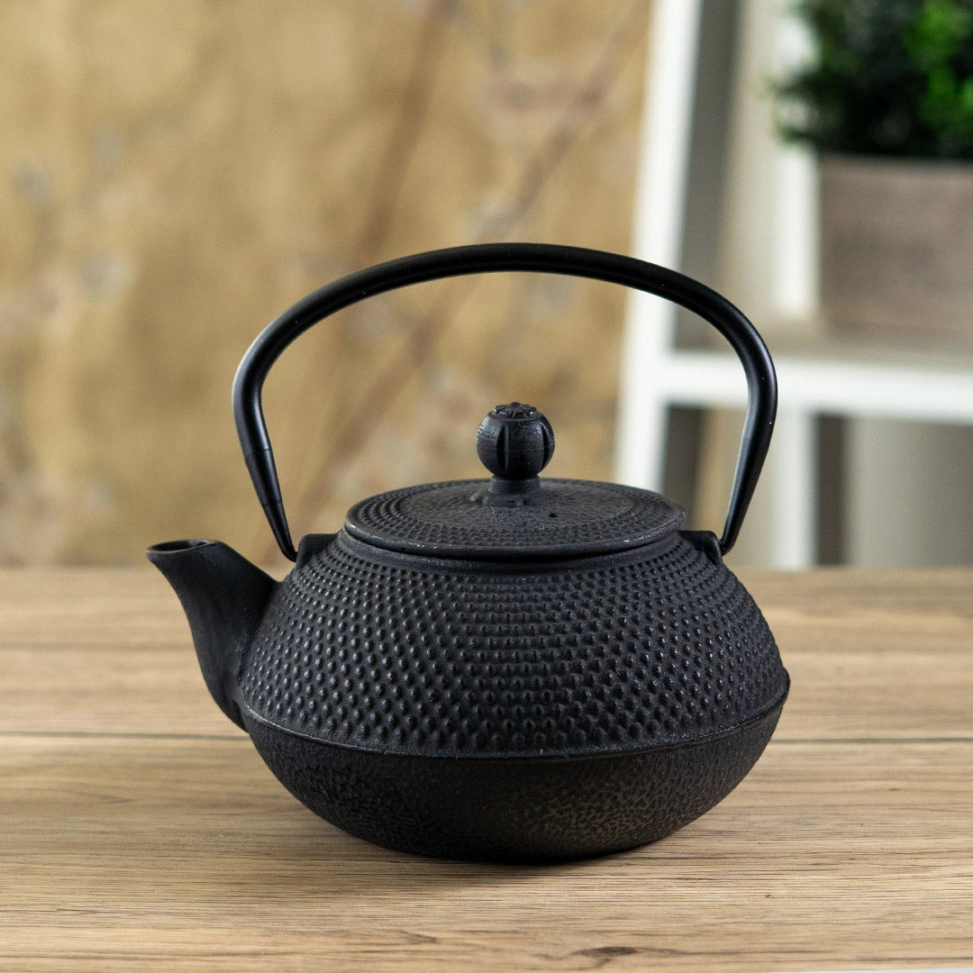 Black Hobnail Design 27oz Cast Iron Tea Pot